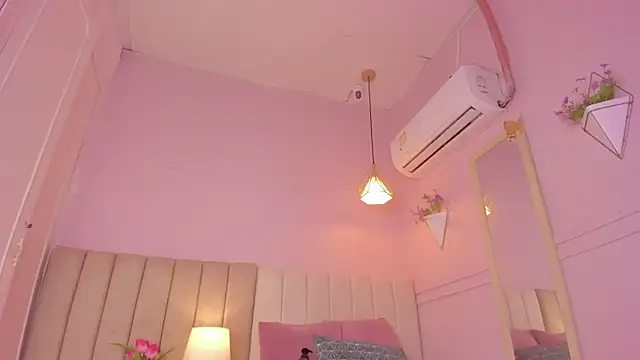  lucia 18 online show from November 5, 6:30 pm