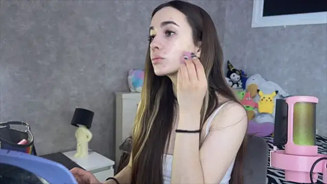 CupSizeGirl online show from April 15, 9:49 am