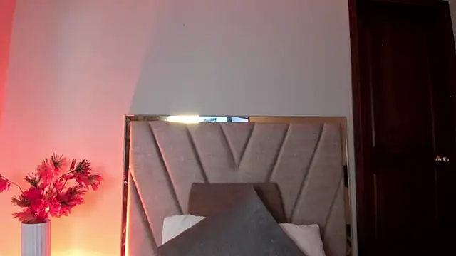 AbbieJoness  online show from April 13, 11:37 am