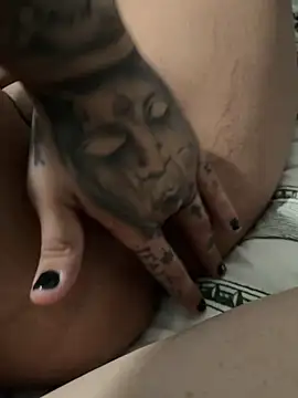 Snapshot of Momia30 chatting on March 21, 10:39 pm Momia30 online show from March 21, 10:39 pm