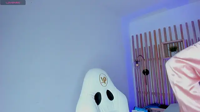 ciara blake online show from April 17, 7:39 pm