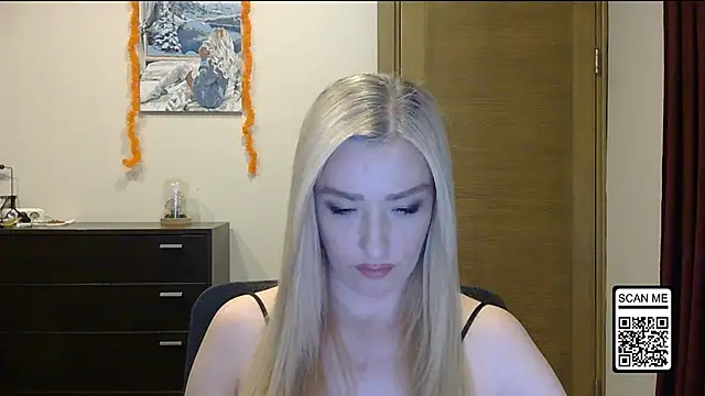 Snapshot of Wild_Silk_Desire chatting on October 31, 4:41 pm Wild Silk Desire online show from October 31, 4:41 pm