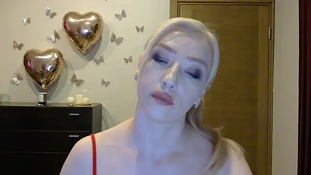Snapshot of Wild_Silk_Desire chatting on July 6, 4:09 pm Wild Silk Desire online show from July 6, 4:09 pm