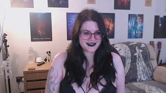 Snapshot of GothSuccubusBabe chatting on December 19, 4:58 pm GothSuccubusBabe online show from December 19, 4:58 pm