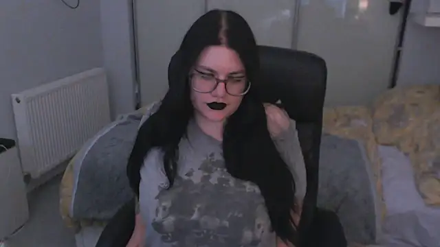 GothSuccubusBabe online show from July 21, 9:39 pm