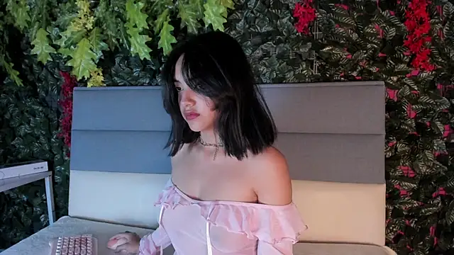 Snapshot of Victoriaa2_Doll chatting on October 7, 12:35 pm Victoriaa2 Doll online show from October 7, 12:35 pm