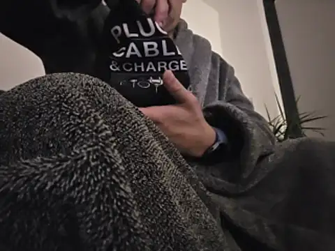 CloudyMuscleBeefy online show from December 16, 2:49 am