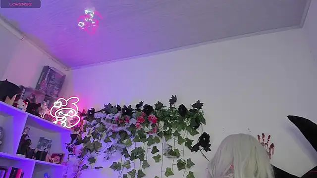 Snapshot of sarahminage_ chatting on November 14, 10:07 pm sarahminage online show from November 14, 10:07 pm