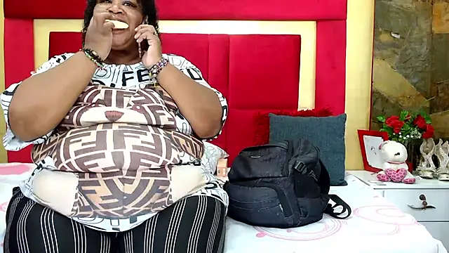 Snapshot of Exoticbigmandy chatting on June 24, 1:54 pm Exoticbigmandy online show from June 24, 1:54 pm