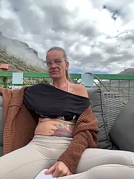 LucyLingerie78 online show from April 23, 8:57 am