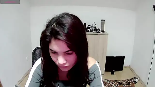 Snapshot of MalloryMyers chatting on December 4, 8:39 pm MalloryMyers online show from December 4, 8:39 pm