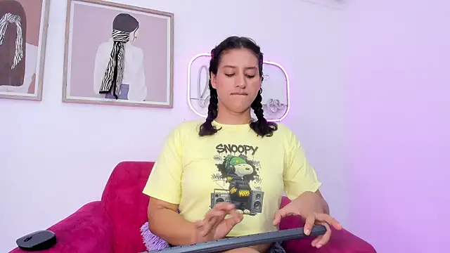 niia7 online show from June 26, 7:18 pm