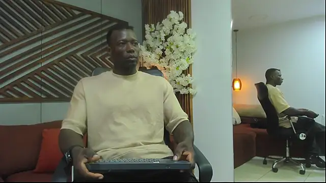 MarcusBlack  online show from October 6, 11:40 am