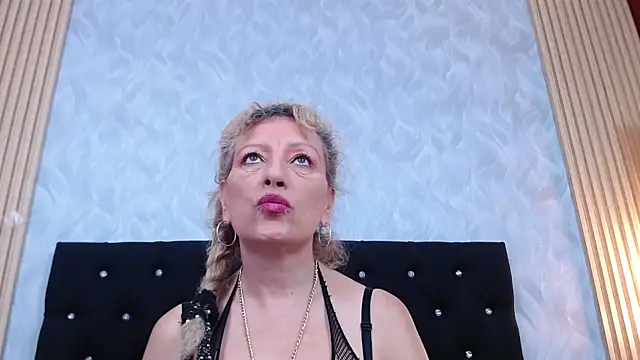 xandrinakarzon online show from February 17, 1:18 pm