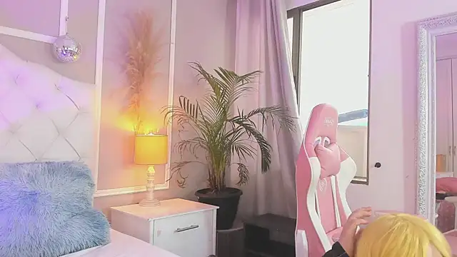 lizy portman online show from December 19, 8:38 pm