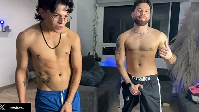 Snapshot of zoneboys chatting on March 4, 12:16 am zoneboys online show from March 4, 12:16 am