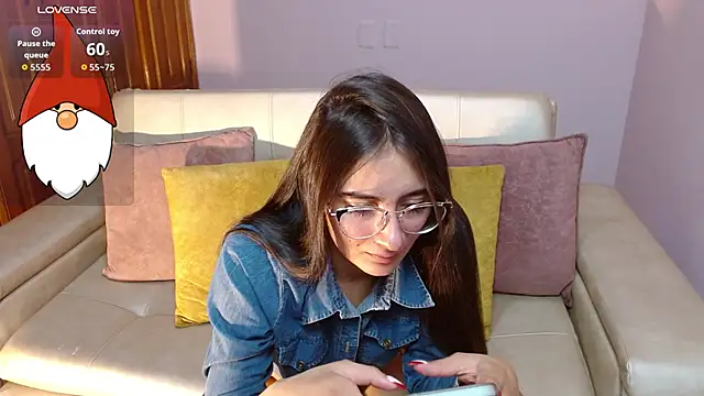 alesiamoore online show from December 17, 3:07 pm