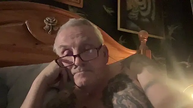 poggles online show from February 6, 8:23 pm