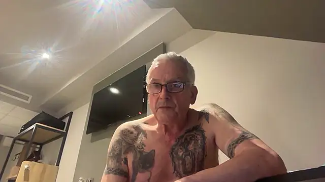 poggles online show from February 20, 7:58 pm