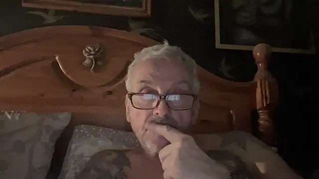 poggles online show from March 18, 8:34 pm