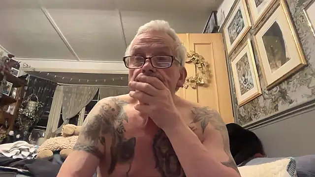 poggles online show from March 21, 9:40 pm