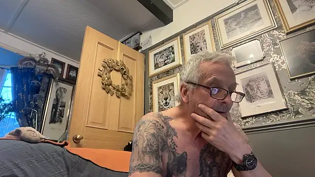 poggles online show from March 24, 6:07 am