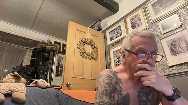 poggles online show from March 24, 8:36 pm