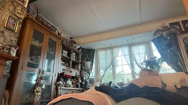 poggles online show from March 28, 7:19 am