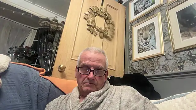 poggles online show from March 29, 7:25 pm