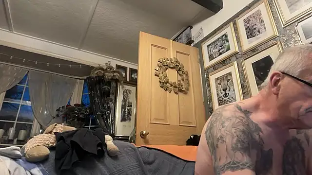 poggles online show from March 31, 5:08 am