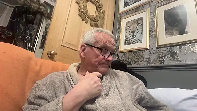 poggles online show from April 12, 7:52 pm