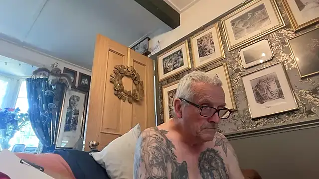 poggles online show from July 7, 2:21 pm