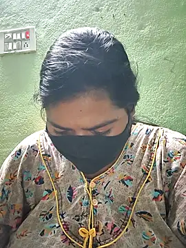 Snapshot of Liyaa_24 chatting on February 5, 12:15 am Liyaa 24 online show from February 5, 12:15 am