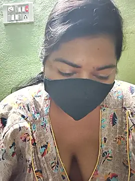 Snapshot of Liyaa_24 chatting on February 9, 4:33 pm Liyaa 24 online show from February 9, 4:33 pm