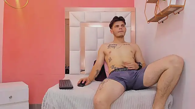 Snapshot of erickandnatasha_69 chatting on February 18, 11:06 am erickandnatasha 69 online show from February 18, 11:06 am