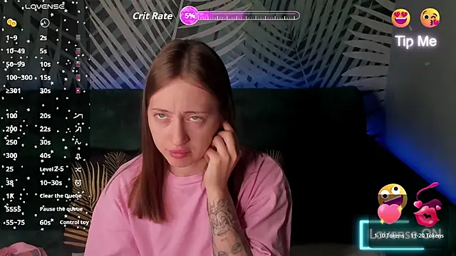 Snapshot of ChristyCrayme chatting on June 19, 10:02 pm ChristyCrayme online show from June 19, 10:02 pm