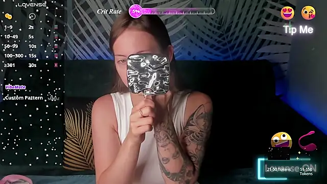 Snapshot of ChristyCrayme chatting on June 25, 10:14 pm ChristyCrayme online show from June 25, 10:14 pm