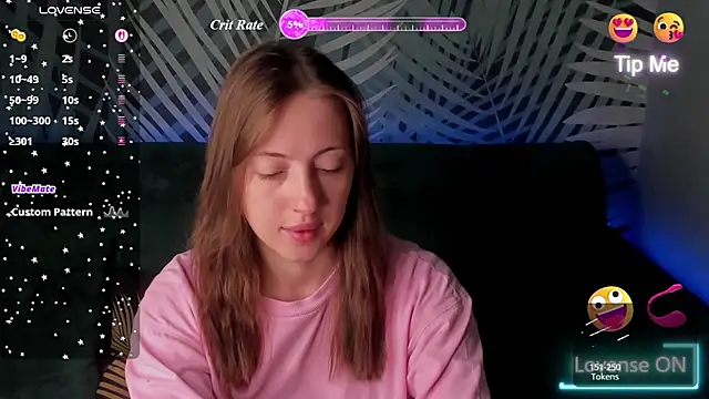 Snapshot of ChristyCrayme chatting on July 14, 10:04 pm ChristyCrayme online show from July 14, 10:04 pm