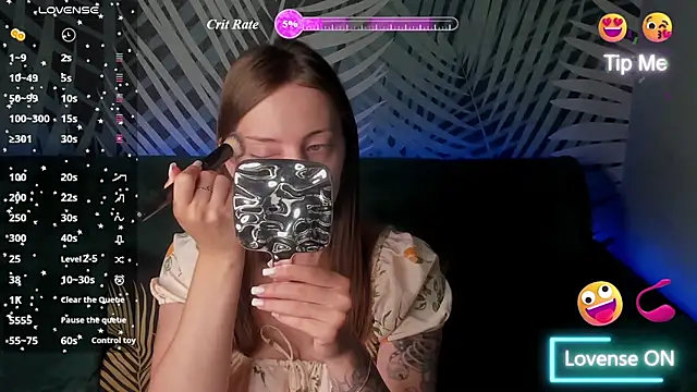 Snapshot of ChristyCrayme chatting on July 17, 10:03 pm ChristyCrayme online show from July 17, 10:03 pm