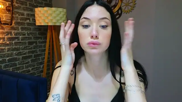 Snapshot of Ivanna__Rose chatting on October 20, 4:24 am Ivanna Rose online show from October 20, 4:24 am