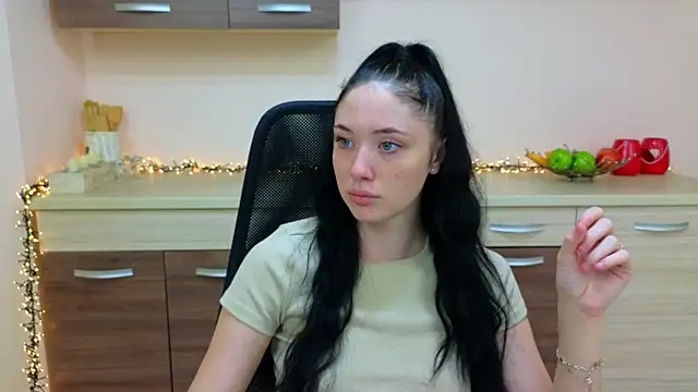 Snapshot of Ivanna__Rose chatting on November 21, 5:06 am Ivanna Rose online show from November 21, 5:06 am