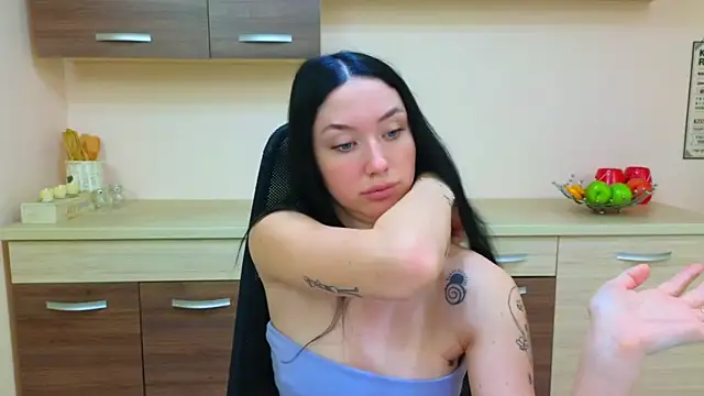 Snapshot of Ivanna__Rose chatting on December 4, 5:28 am Ivanna Rose online show from December 4, 5:28 am