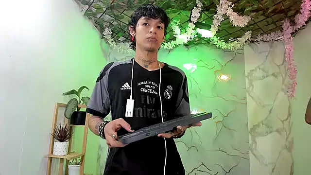 Bastian boyshot77 online show from April 14, 7:09 pm