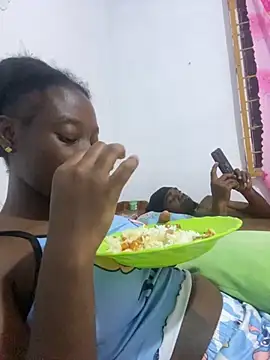 Snapshot of GeileErica chatting on November 18, 1:00 am GeileErica online show from November 18, 1:00 am