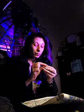 Snapshot of DarkAngelz1 chatting on December 19, 12:39 am DarkAngelz1 online show from December 19, 12:39 am