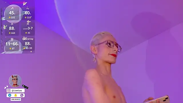 Snapshot of liiamluna_ chatting on May 13, 11:07 am liiamluna online show from May 13, 11:07 am