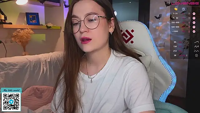 mia here online show from November 12, 1:50 am