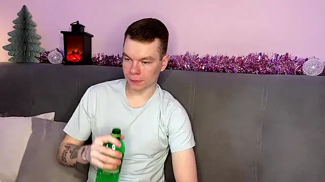 julielourens online show from January 7, 8:06 am