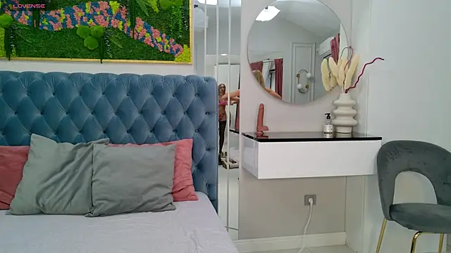 Snapshot of SiennaPierce chatting on November 15, 5:27 am SiennaPierce online show from November 15, 5:27 am