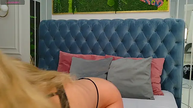 Snapshot of SiennaPierce chatting on December 15, 5:12 am SiennaPierce online show from December 15, 5:12 am